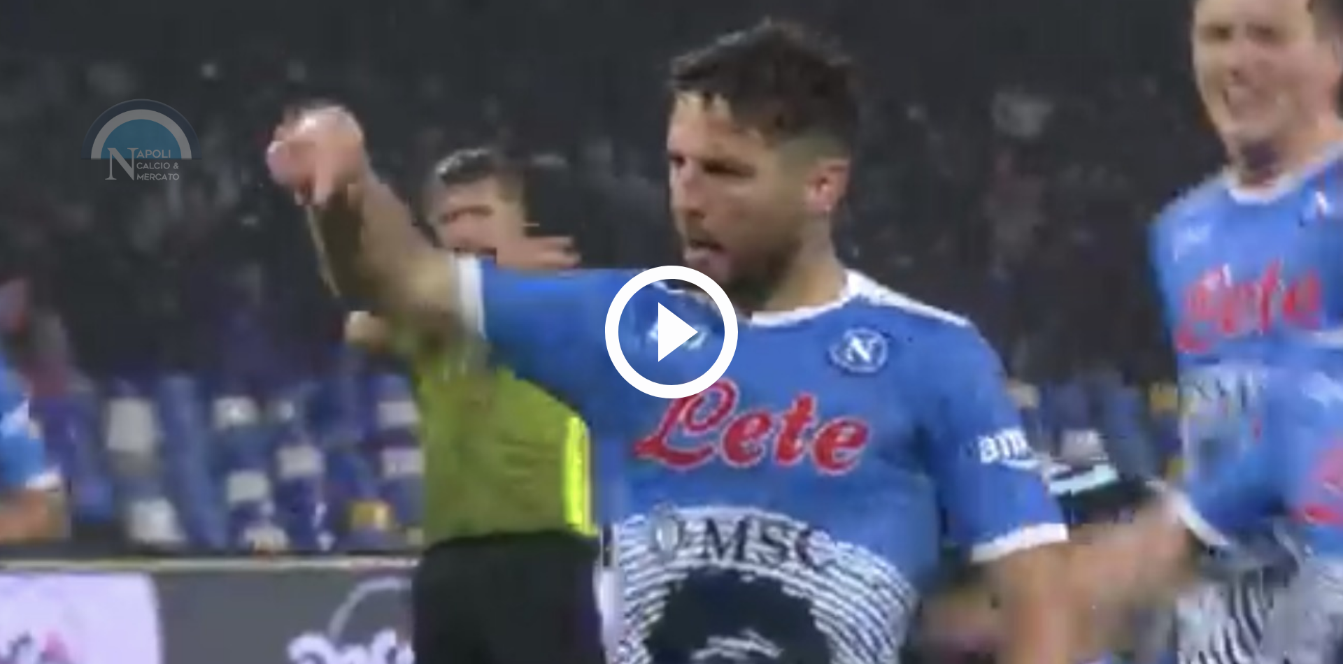 Napoli-Lazio, l'esultanza di Mertens