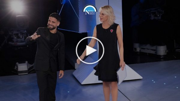 insigne c'è posta per te puntata 19 febbraio 2022 video insigne a c'è posta per te maria de filippi