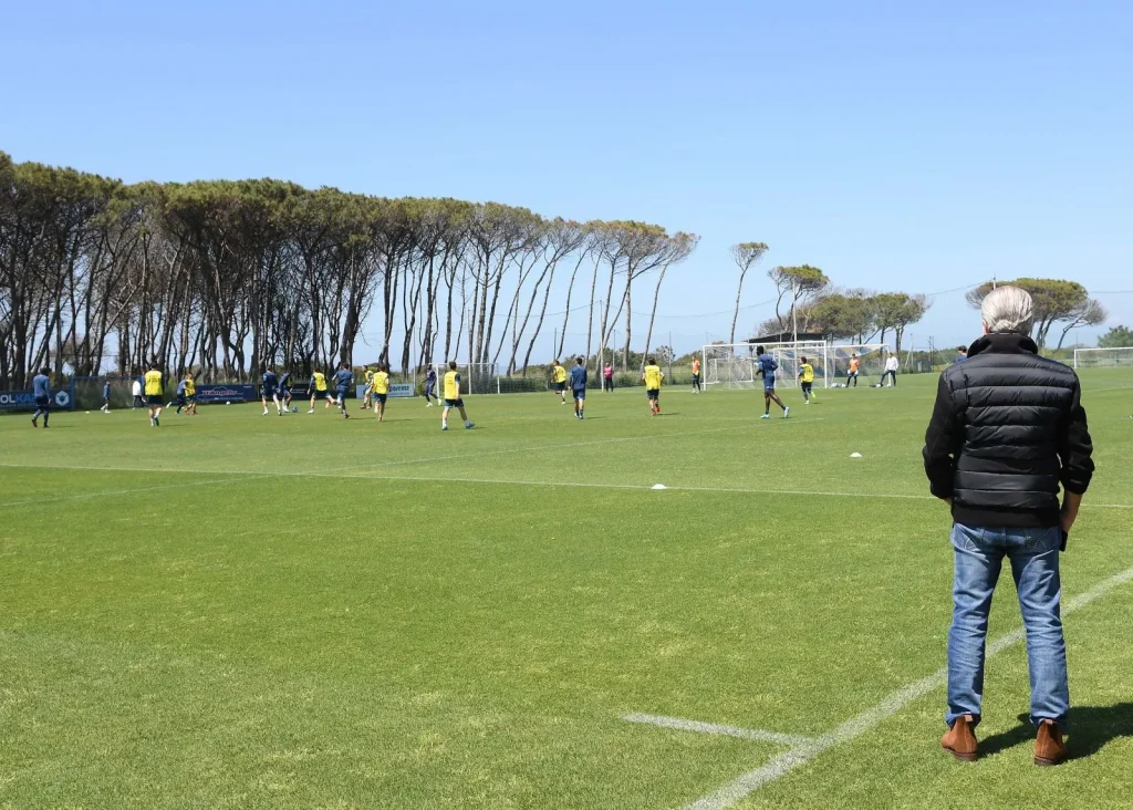 aurelio de laurentiis a castel volturno a bordo campo konami training center