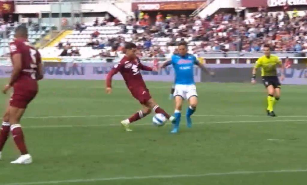 moviola torino napoli fallo rigore insigne izzo mertens arbitro prontera var irrati