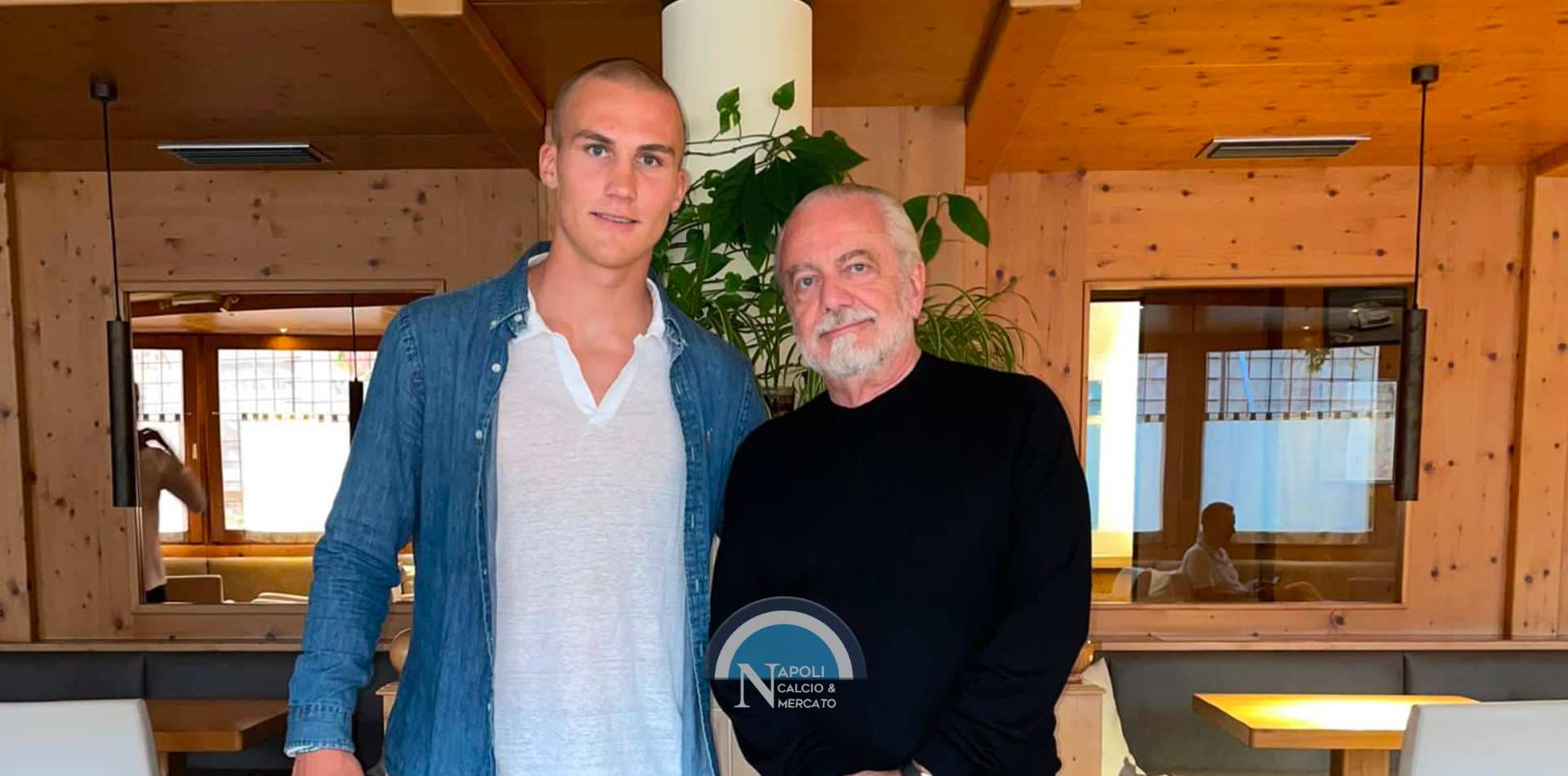 Ostigard al Napoli calciomercato foto con Aurelio De Laurentiis