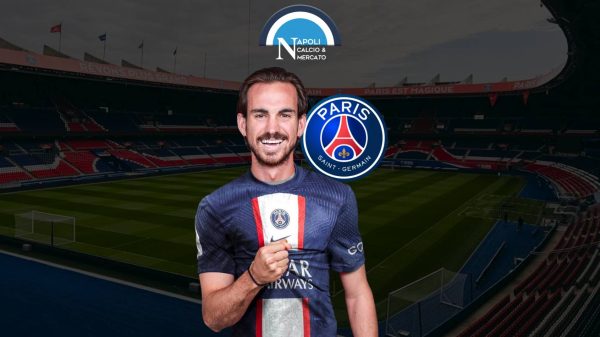 fabian ruig con la maglia del psg per le visite mediche