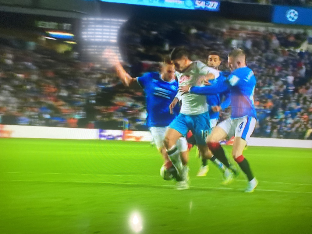 moviola rangers napoli champions league gol napoli rigore zielinski mcgregor gol politano fallo simone espulso sands