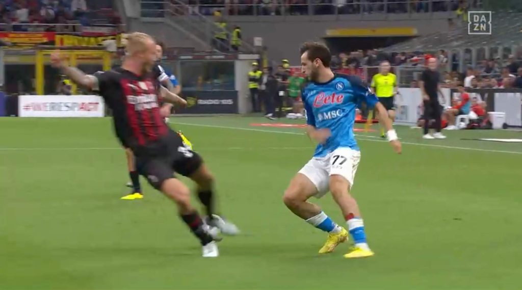 var milan napoli moviola fallo kvaratskhelia giallo kjaer