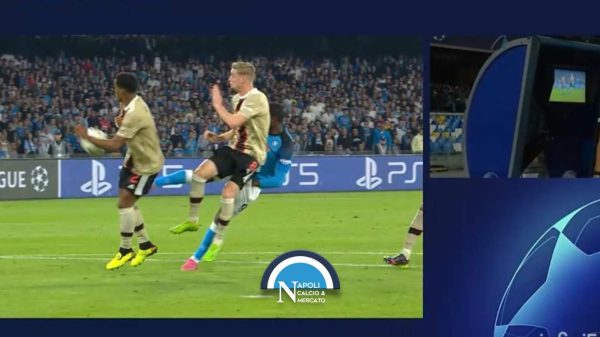 moviola napoli ajax champions league var arbitro zwayer rigore kvaratskhelia mano ndombele