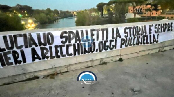 roma napoli striscione contro spalletti